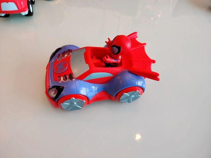 Voiture spiderman et figurine - photo numéro 2