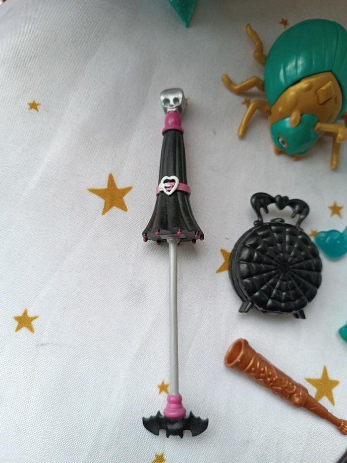 Monster high Draculaura parapluie chauve souris mouse sac londres scarabé treesa nefera ski brush - photo numéro 6