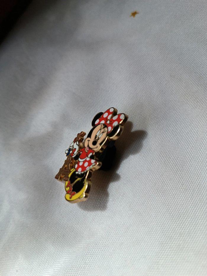 Pin's pins custom Minnie Mickey Disneyland Disney doré golden tour Eiffel tower robe rouge - photo numéro 4