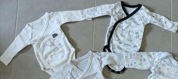 Lot de 3 pyjamas et 4 bodys - photo numéro 5