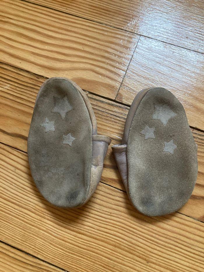 Petits chaussons bébé en cuir souple - photo numéro 4