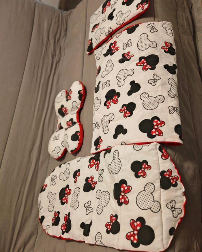 Lot cocoon bébé Disney Mickey minnie + coussins d'assise ou grossesse - photo numéro 4