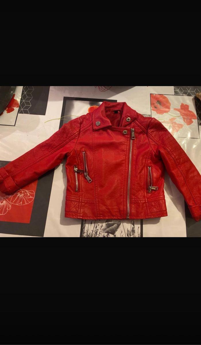 Veste en cuir rouge