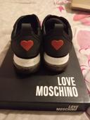 Basket love moshino pour femme