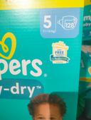 Un carton pampers taille 5 de 128 couches