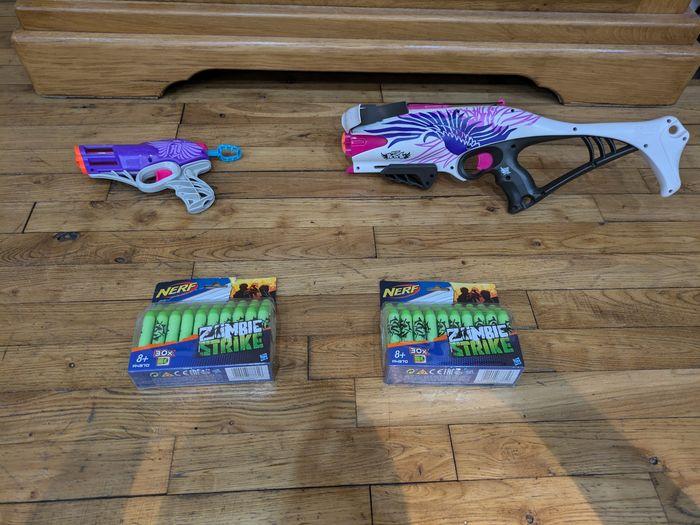 Lot NERF Arbalète Nerf Rebelle + pistolet + 2 paquets de 30 fléchettes Nerf Zombie strike recharge