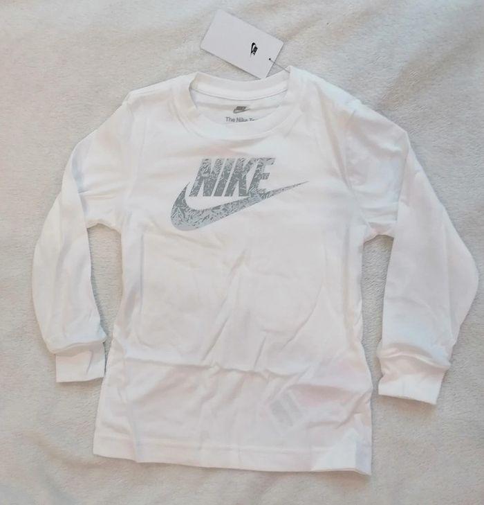 Tee-shirt Nike blanc 5-6 ans - photo numéro 1