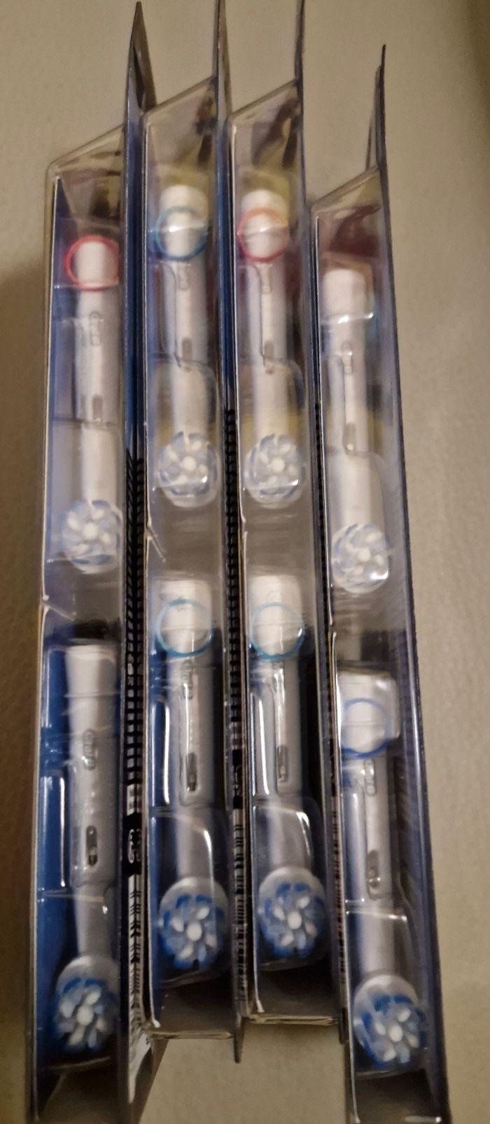 4 paquets de brossettes Oral B - photo numéro 3