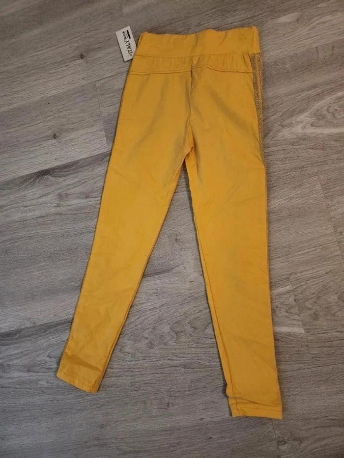 Très beau pantalon stretch fille jaune neuf 10 ans Italy Moda - photo numéro 4