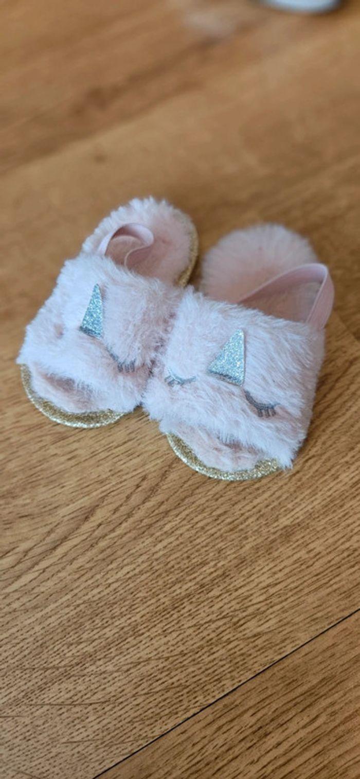 Chaussons licorne, taille 19 - photo numéro 1