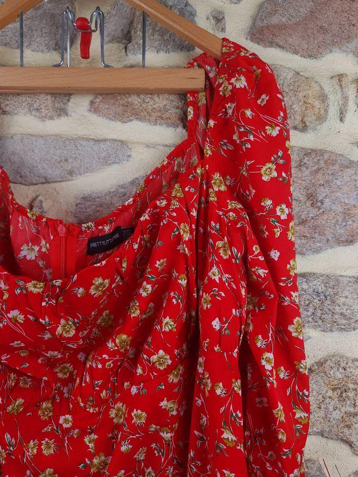 Robe manches longues rouge et multicolore Femme taille 54 marque PrettyLittlething 🍬 - photo numéro 2