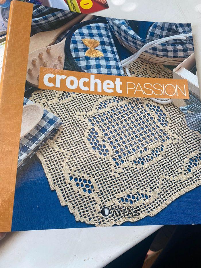 Lot classeur crochet passion avec napperons - photo numéro 2