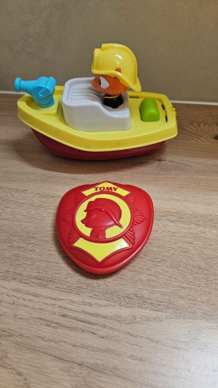 Mon bateau de pompiers Tut & Go Tomy - Jouet pour le bain - photo numéro 5