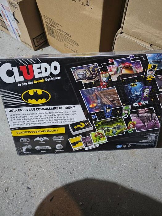 Jeu de société "Cluedo Les jeu des Grands détectives" Version Batman - photo numéro 3