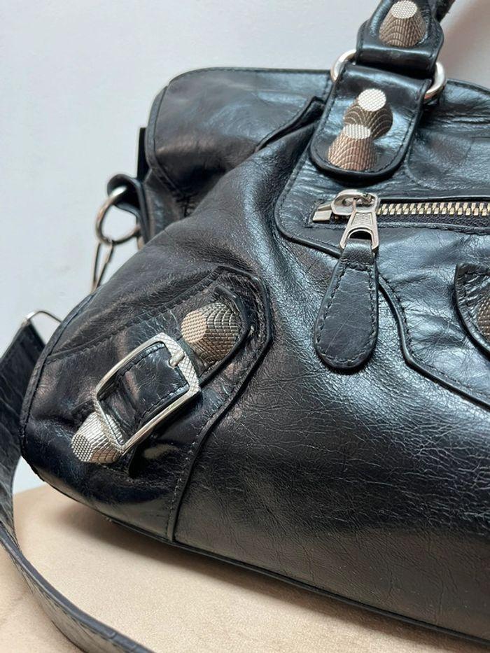 Sac City Balenciaga noir en cuir avec bandoulière grand format bijouterie argent - photo numéro 6