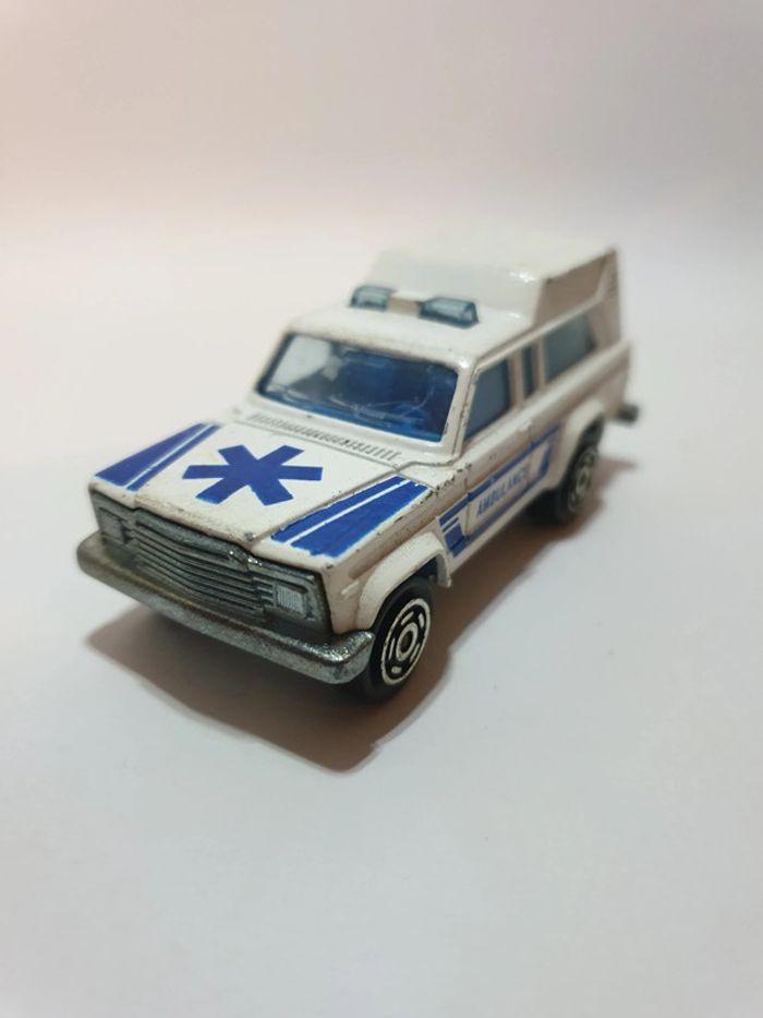 Majorette 269, Jeep Grand Cherokee, Ambulance, 1/64 - photo numéro 1