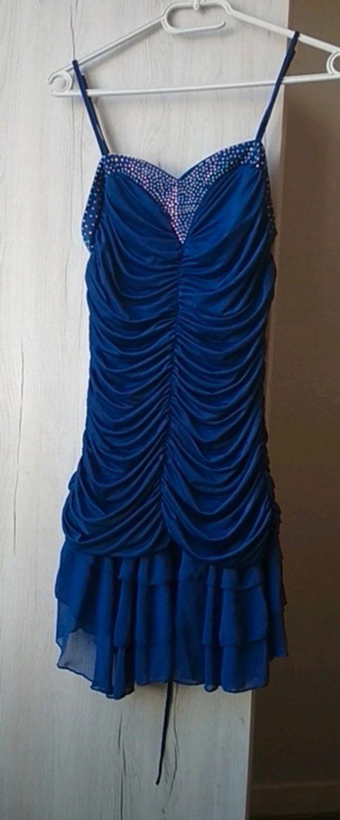 Robe de soirée moulante bleu klein avec strass - photo numéro 2