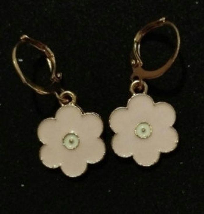 Boucles d'oreilles fleurs - photo numéro 1