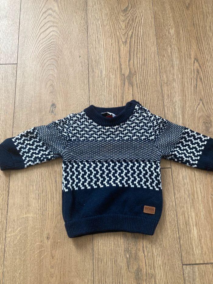 Pull hugo boss taille 6mois - photo numéro 1