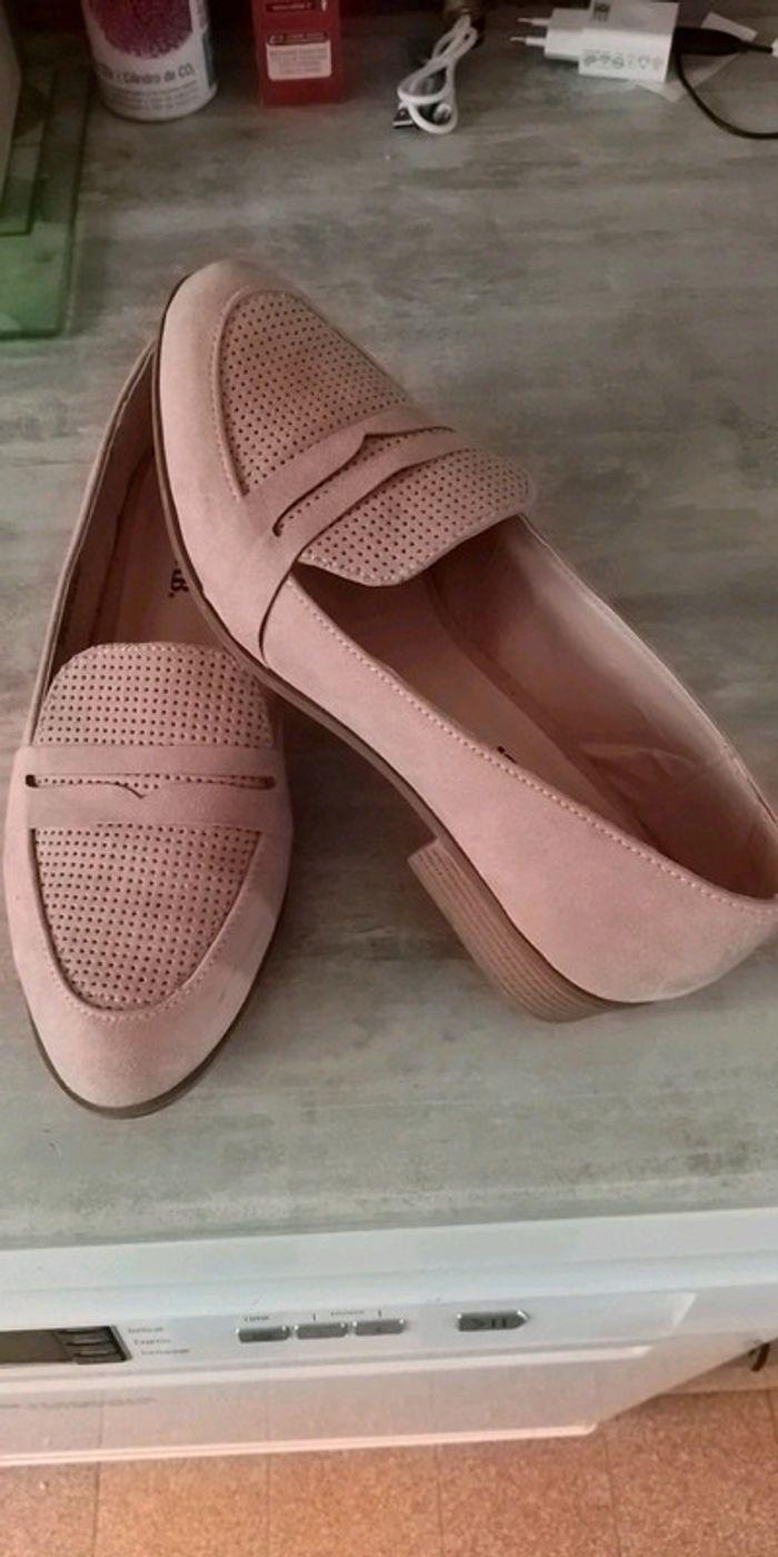 Chaussure rose en bonne état - photo numéro 1