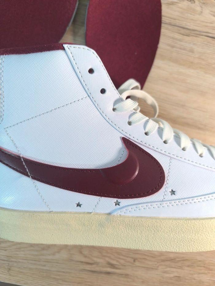 Baskets Nike blazer mid 77 blanches et rouges Metallic Gold star - photo numéro 7