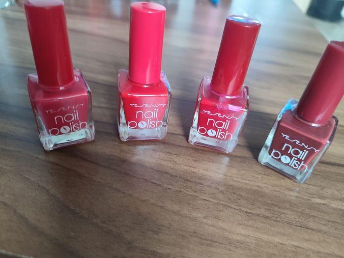 Vernis nuance de rouge