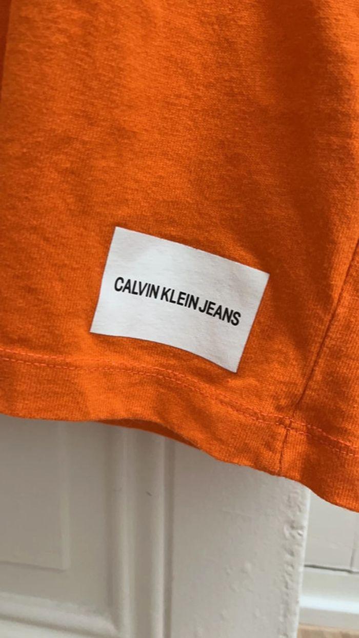 T-shirt orange Calvin Klein - photo numéro 3