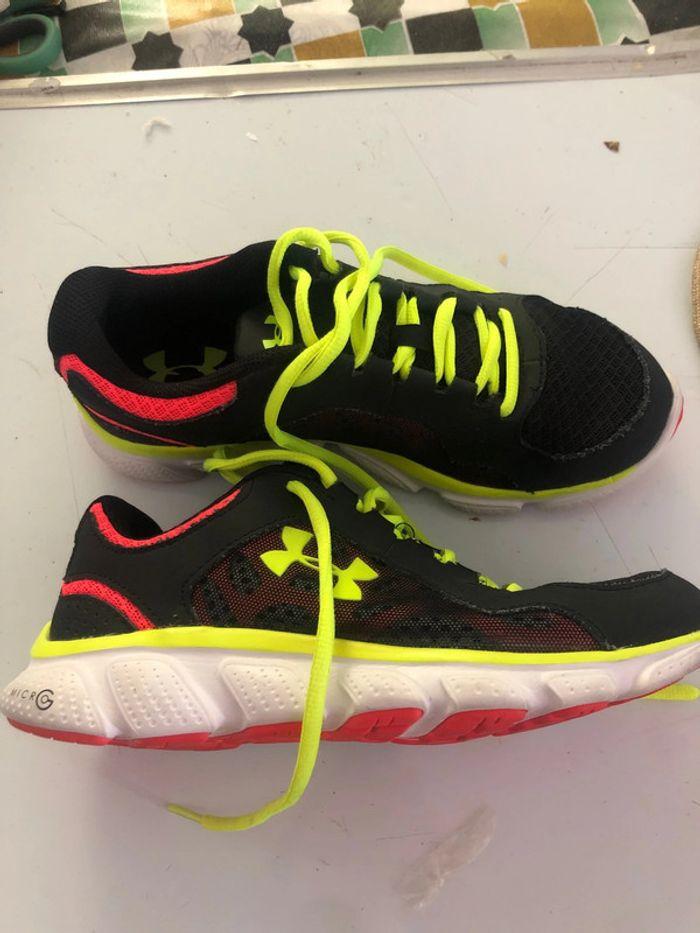 Baskets Under Armour . Neuf. Taille 37,5 - photo numéro 3