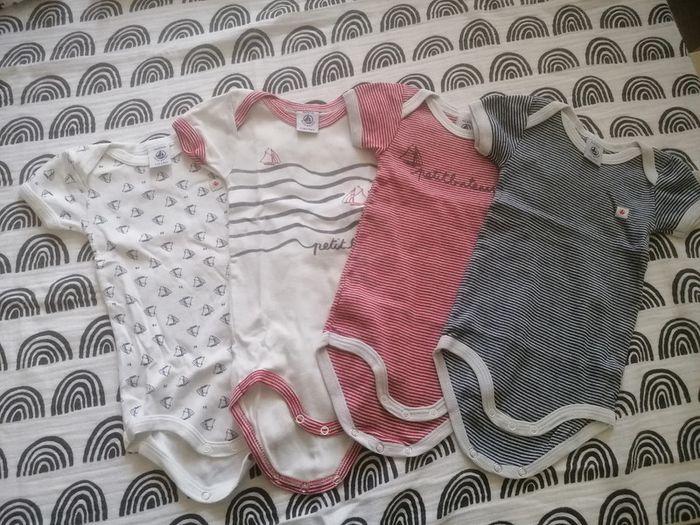 Lot de 4 bodies Petit bateau. 6 mois - photo numéro 1