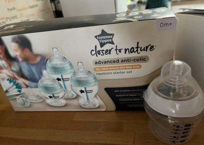 Lot de biberons et tétines de marque tomme tippee