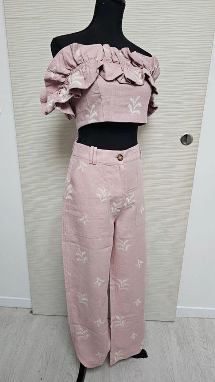 Ensemble rose haut épaules dénudées pantalon lin rose broderies Zara - photo numéro 6