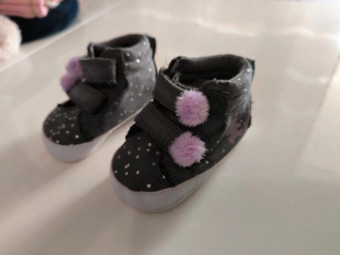 Chaussures bébé 3-6 mois - photo numéro 2