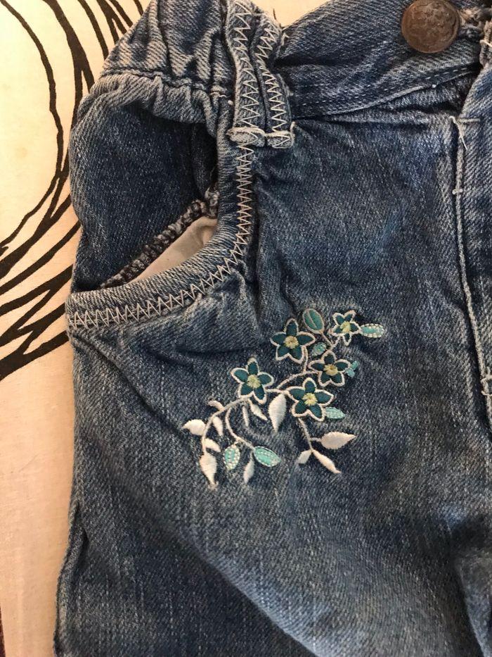 Pantalon jeans avec motif fleurs - photo numéro 3