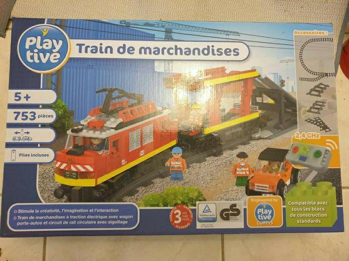 Train de marchandise neuf avec telecommande - photo numéro 2