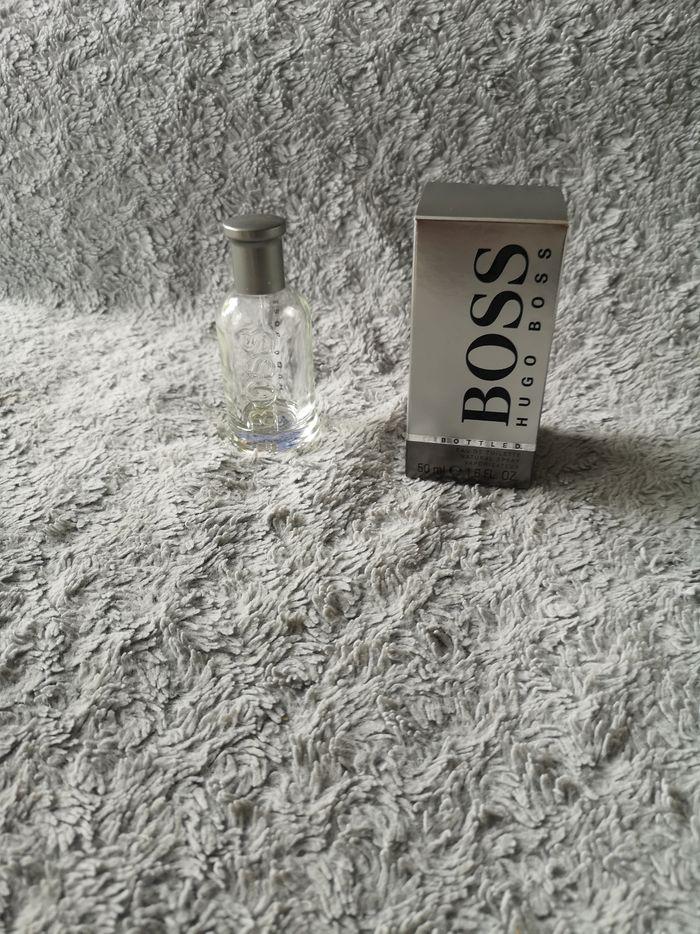 Flacon de parfum Boss bottle vide avec boîte d'origine pour collection