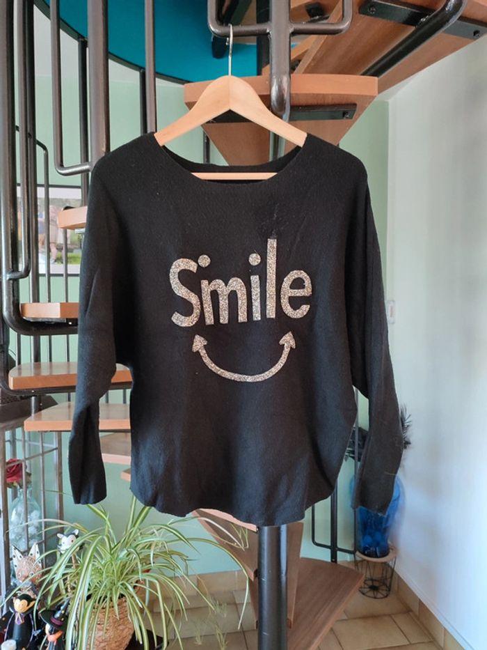 Pull smile noir pailleté doré OFFERT - photo numéro 1