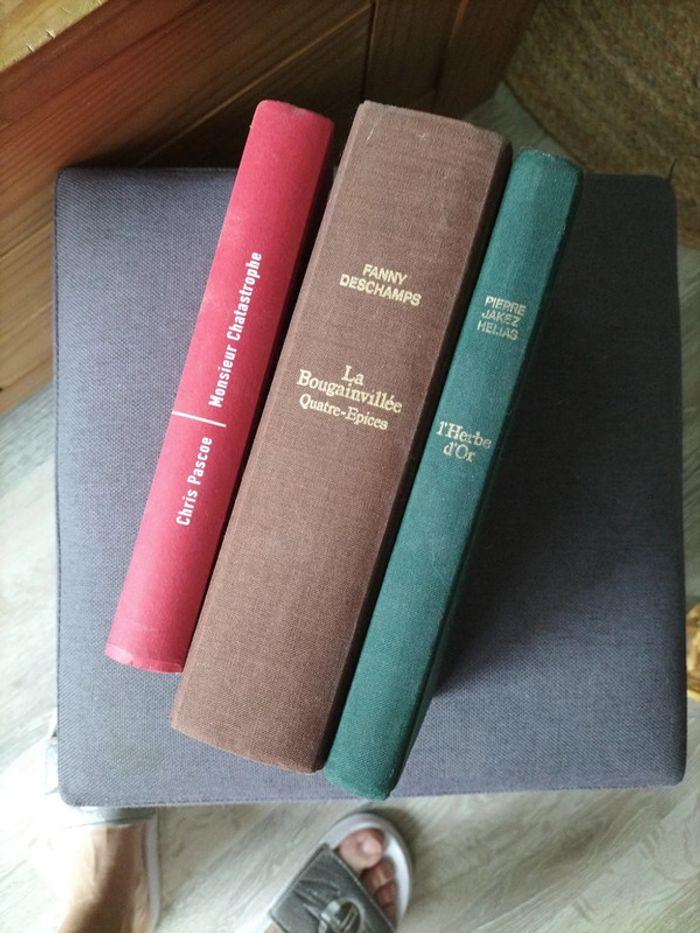 Lot de 3 livres 🐰 - photo numéro 1