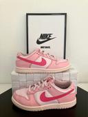 Nike Dunk Low Triple Pink