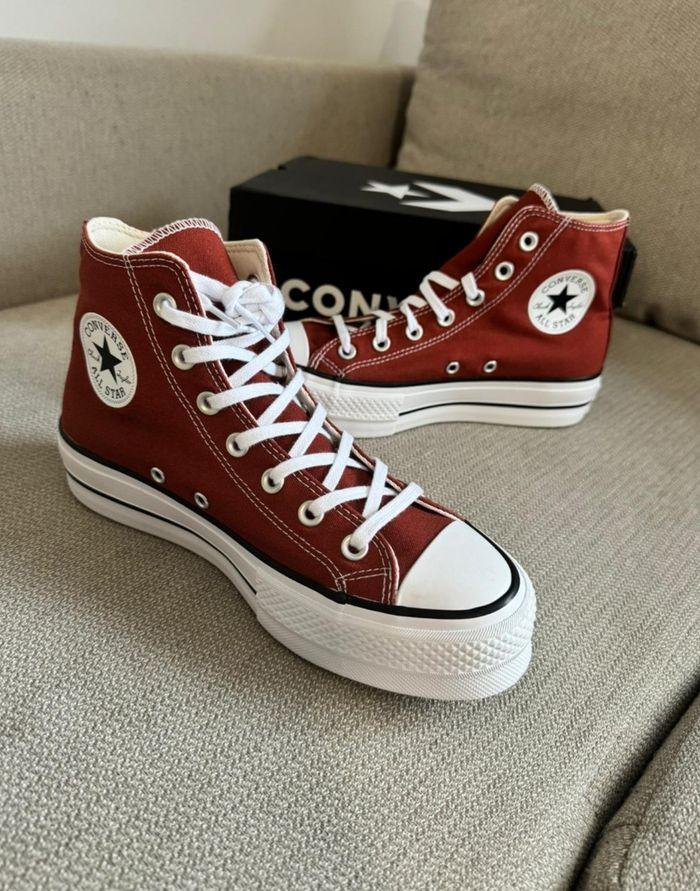 Converses Chuck Taylor All-Star pointure 38 - photo numéro 1