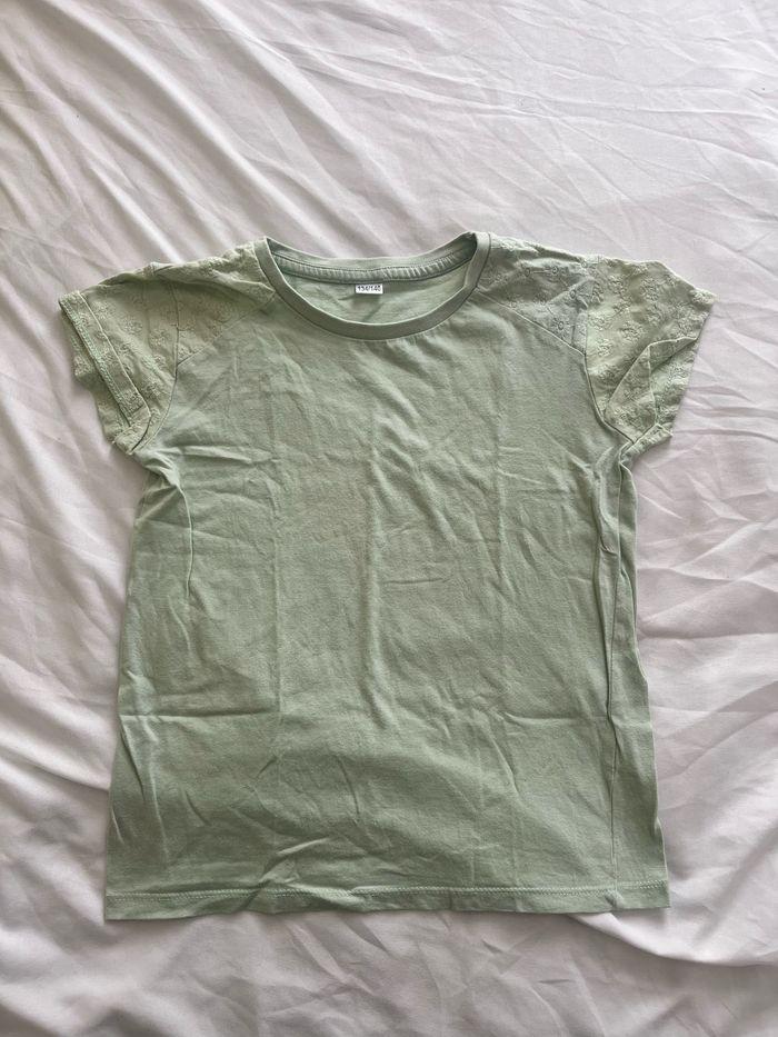 TEE shirt vert 8/10 ans - photo numéro 1