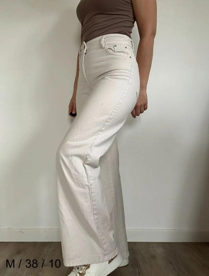 Jean droit wide leg beige Bershka – Tendance et décontracté, taille 38, très bon état 💖 - photo numéro 1