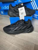 Baskets Adidas Ozelia 39 1/3