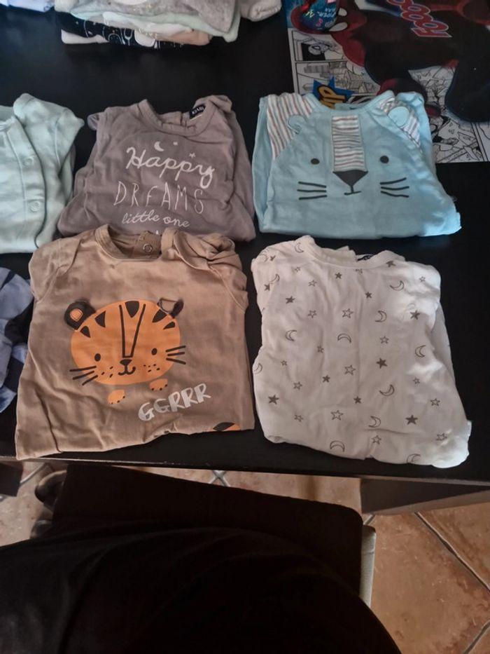 Vend lot 8 pyjama en jersey 1 mois - photo numéro 3