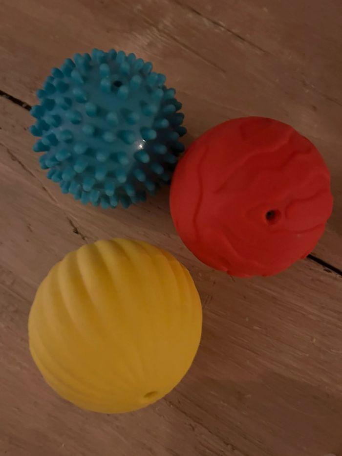 3 balles sensorielles