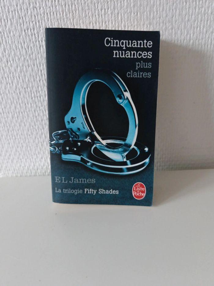 📚E.L.James - Cinquantes nuances plus claires format poche📚 - photo numéro 1