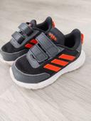 Basket Adidas taille 22