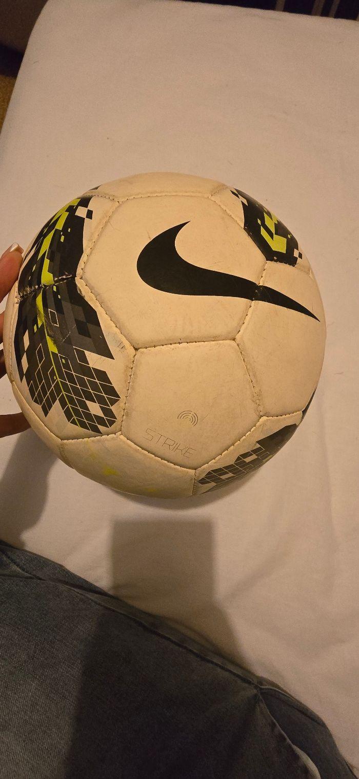 Ballon de foot  nike - photo numéro 1