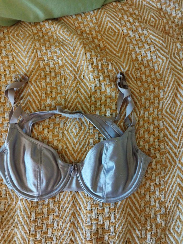 Soutien gorge couleur lila 85B vintage - photo numéro 3