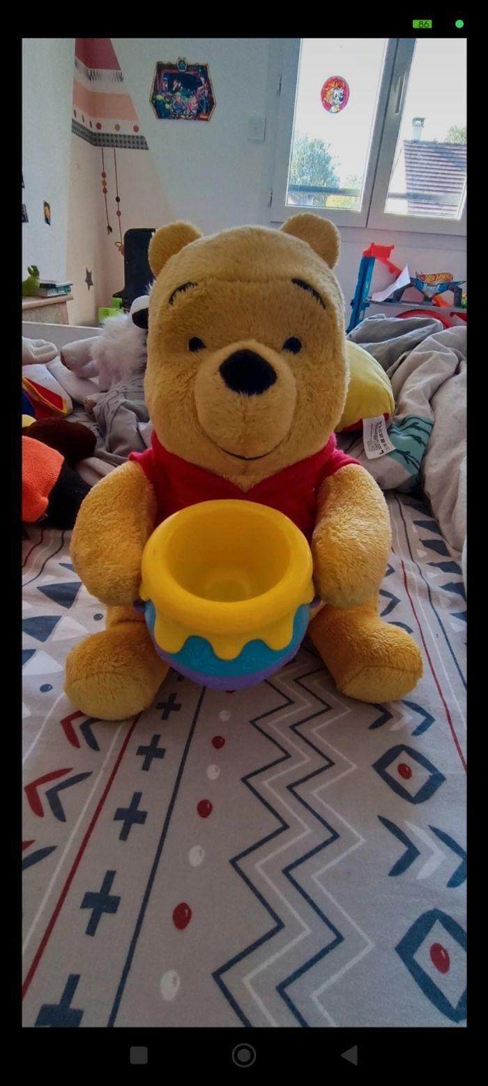 Peluche Winnie chantant et si pot de miel tomy - photo numéro 1