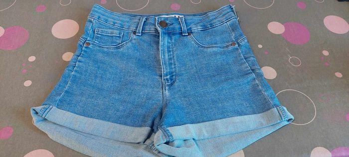 Lot de 2 shorts en jean femme H&M/FB Sister M(38) très bon état - photo numéro 3